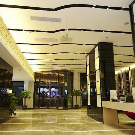 Lavande Hotel Zhuhai Gongbei Port Square Экстерьер фото