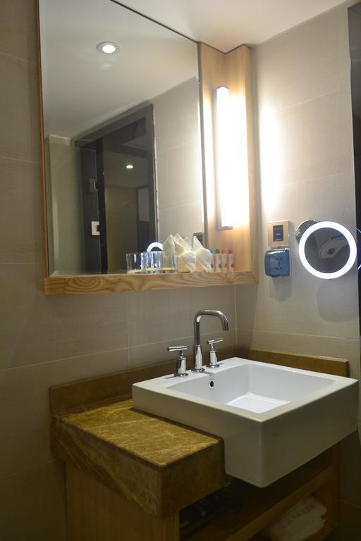 Lavande Hotel Zhuhai Gongbei Port Square Номер фото