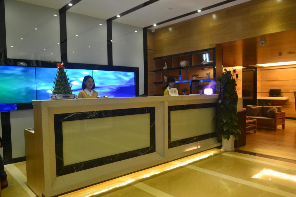 Lavande Hotel Zhuhai Gongbei Port Square Экстерьер фото