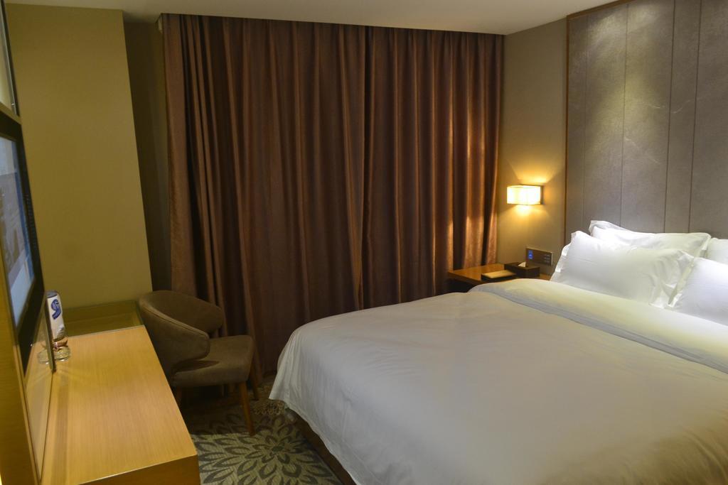 Lavande Hotel Zhuhai Gongbei Port Square Экстерьер фото