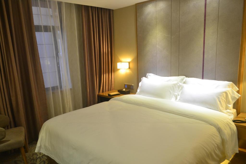 Lavande Hotel Zhuhai Gongbei Port Square Экстерьер фото