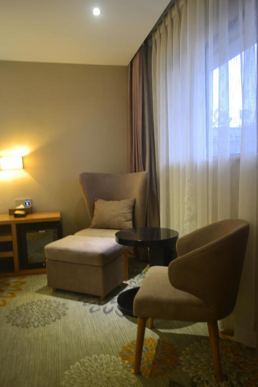 Lavande Hotel Zhuhai Gongbei Port Square Экстерьер фото